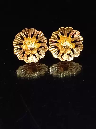 22k BIS hallmarked gold Women's Earrings | Indian ethnic handmade studs | Yellow